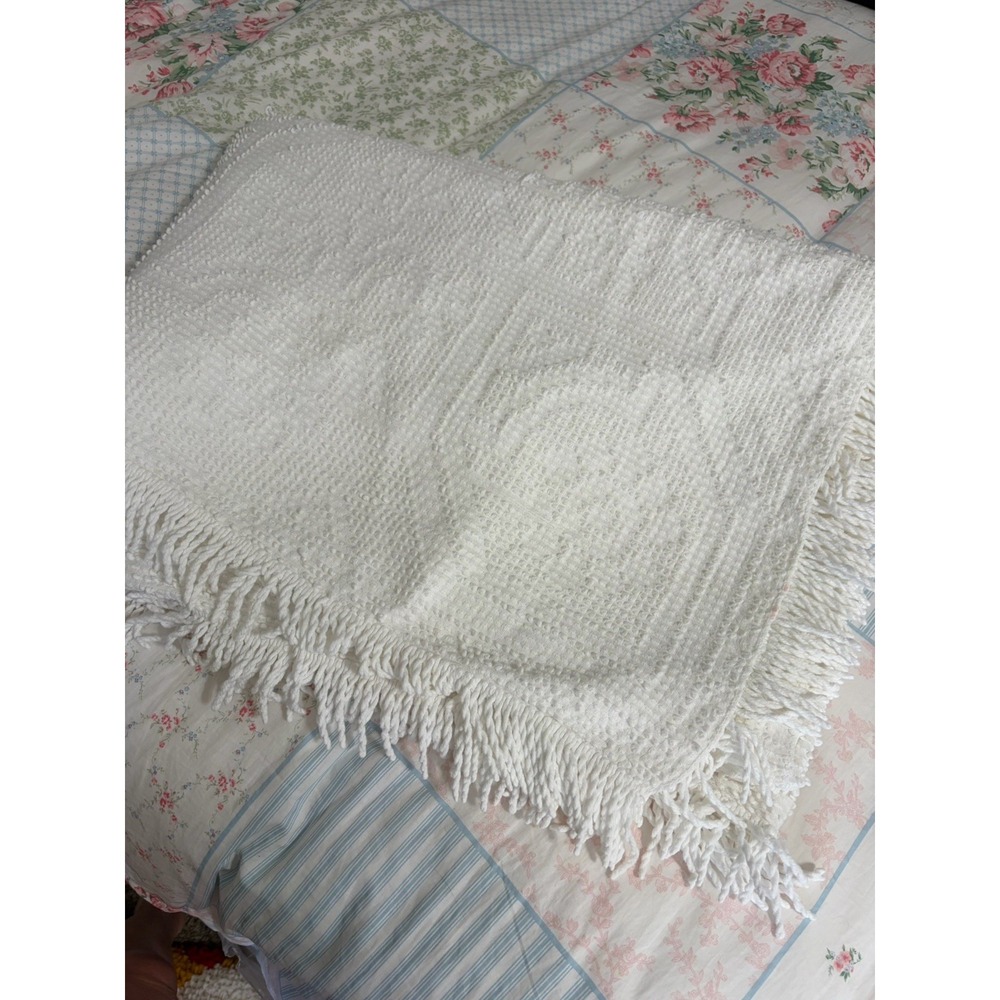 Vintage White Hobnail Chenille Medallion Full Queen Bedspread CUTTER DAMAGE